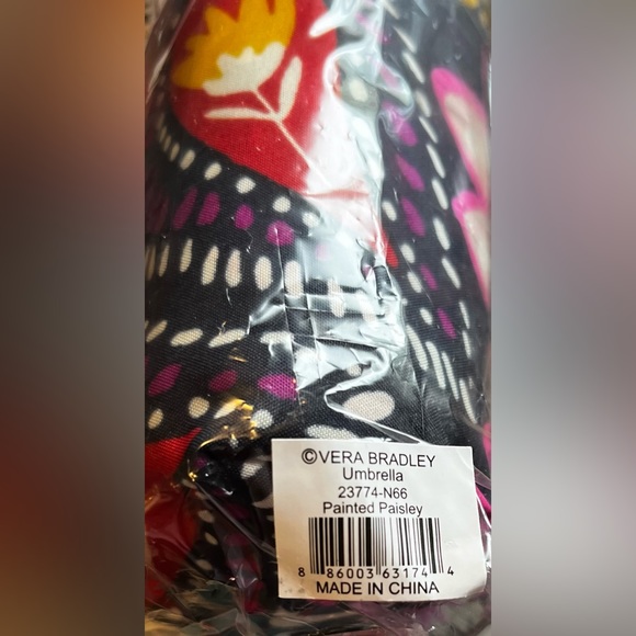 NWT Vera Bradley umbrella. Painted Paisley print. Cover. Handle. Push button. - Picture 4 of 4